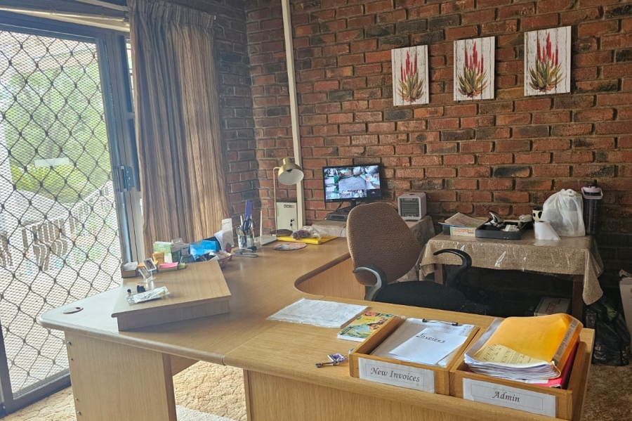 10 Bedroom Property for Sale in Warrenton Northern Cape